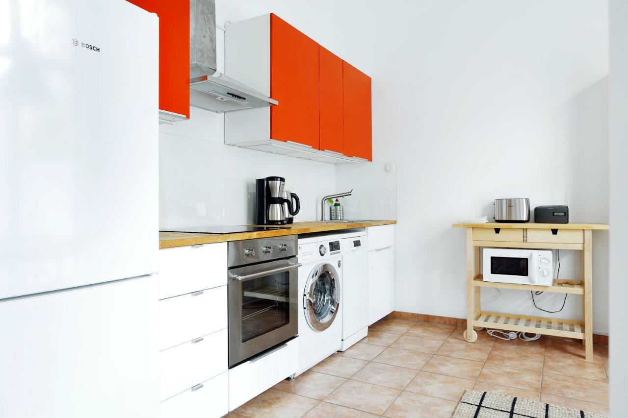 Swine By Rockchair Apartments L Superhost Status L Cozy Family & Business Flair In City Center "Mitte" Modern Studio Boxspringbed Welcomes You! Berlin Exteriör bild