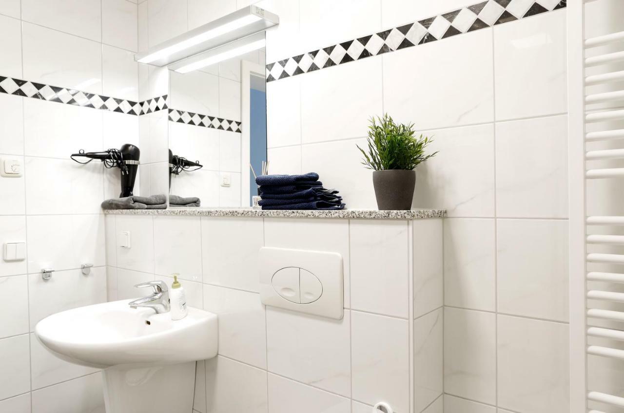 Swine By Rockchair Apartments L Superhost Status L Cozy Family & Business Flair In City Center "Mitte" Modern Studio Boxspringbed Welcomes You! Berlin Exteriör bild