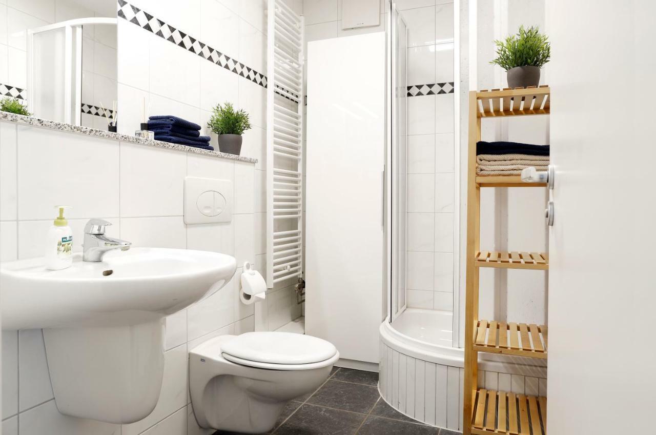 Swine By Rockchair Apartments L Superhost Status L Cozy Family & Business Flair In City Center "Mitte" Modern Studio Boxspringbed Welcomes You! Berlin Exteriör bild